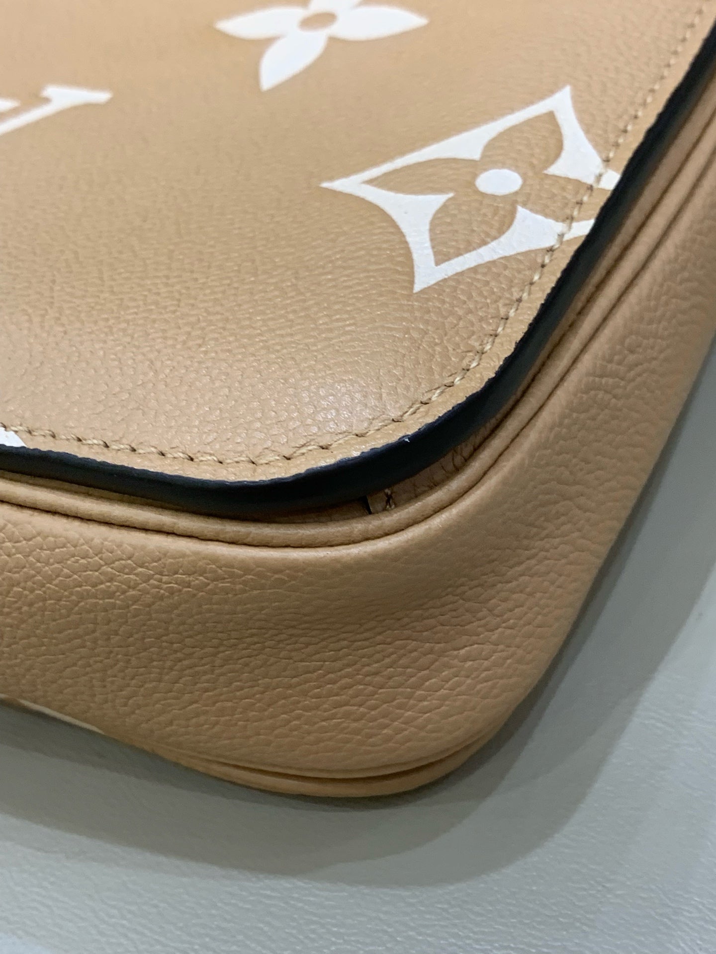 Louis Vuitton Pochette Métis Messenger Bag 25 x 19 x 7 M45773