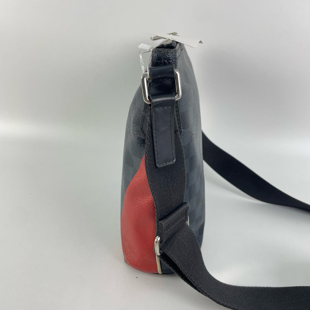Louis Vuitton Messenger Bag