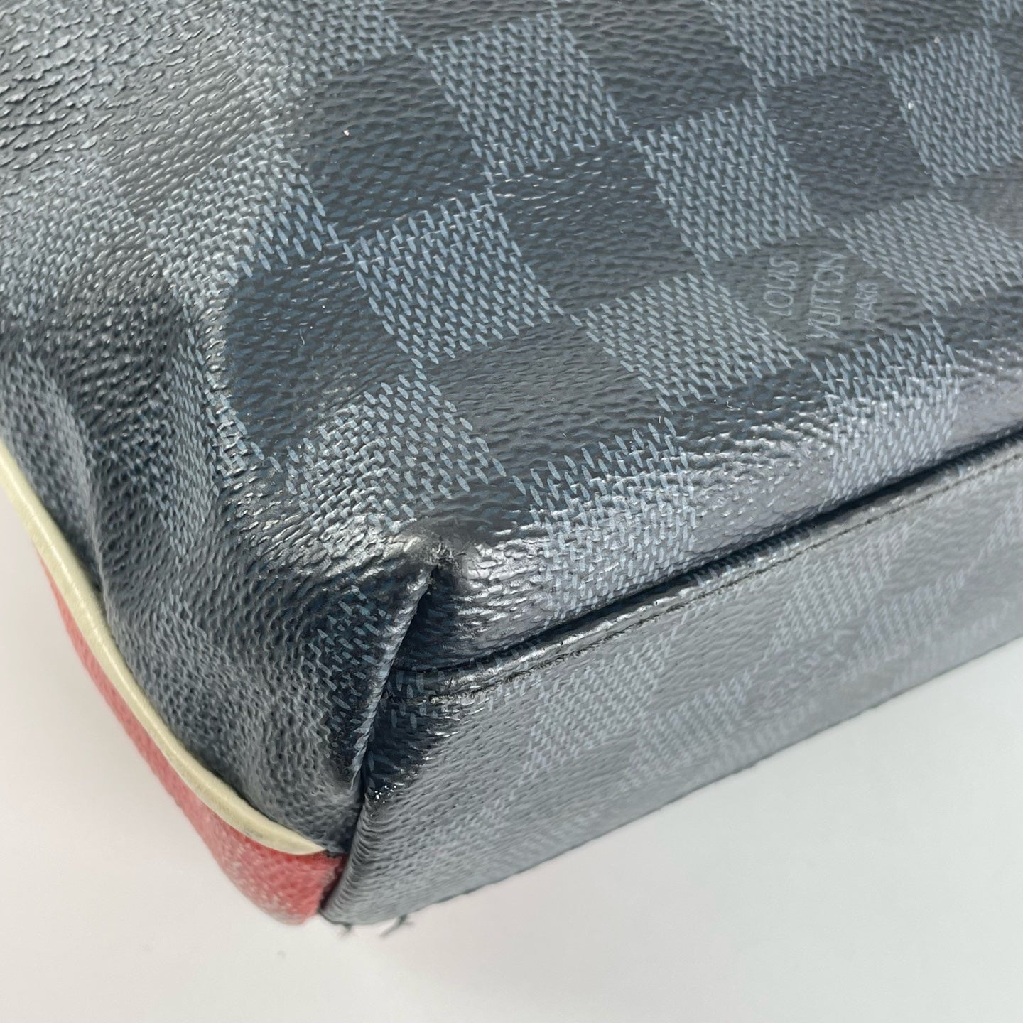 Louis Vuitton Messenger Bag