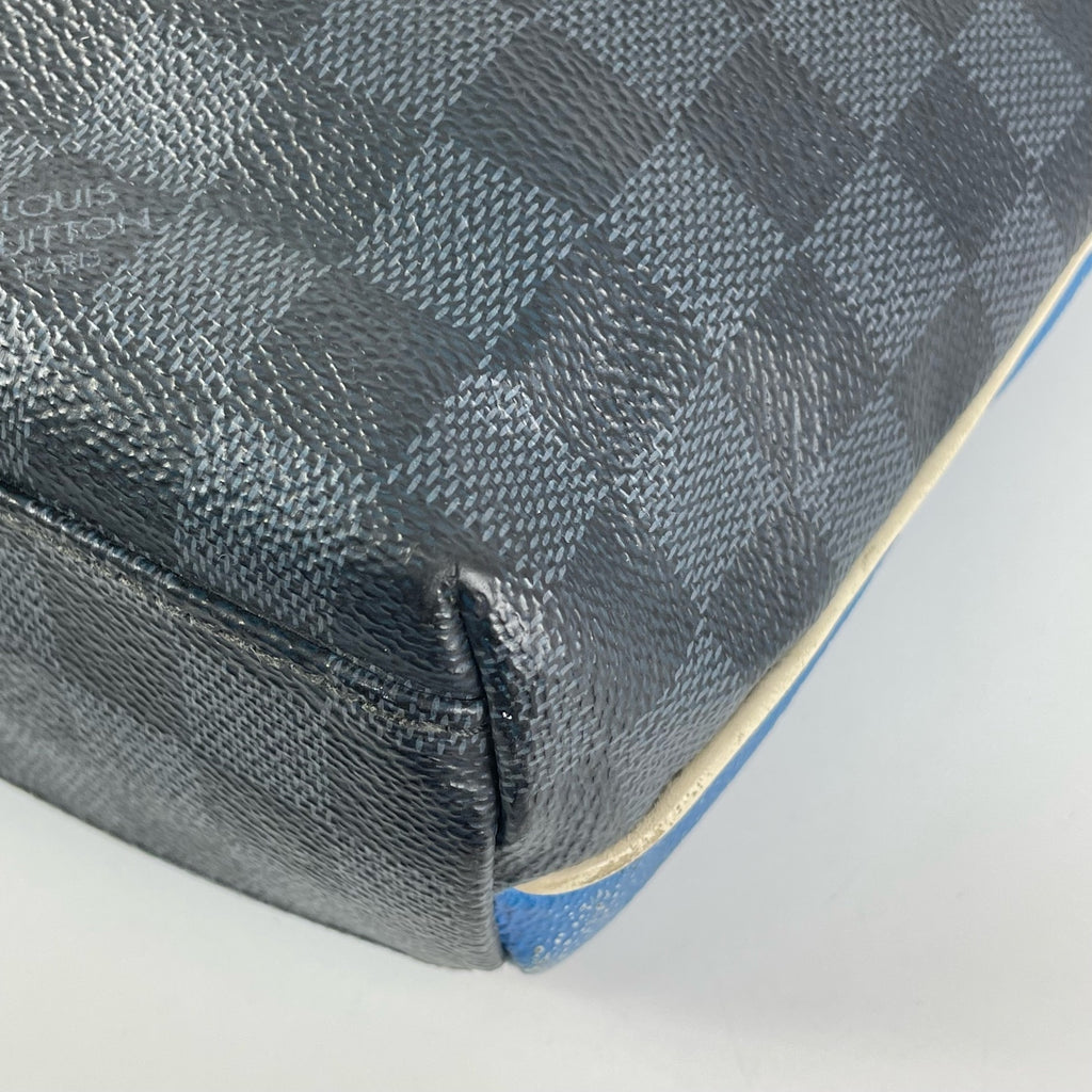 Louis Vuitton Messenger Bag