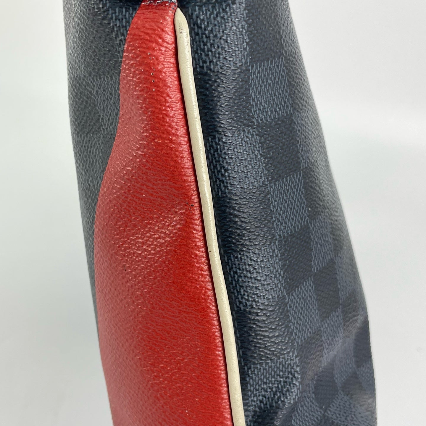 Louis Vuitton Messenger Bag