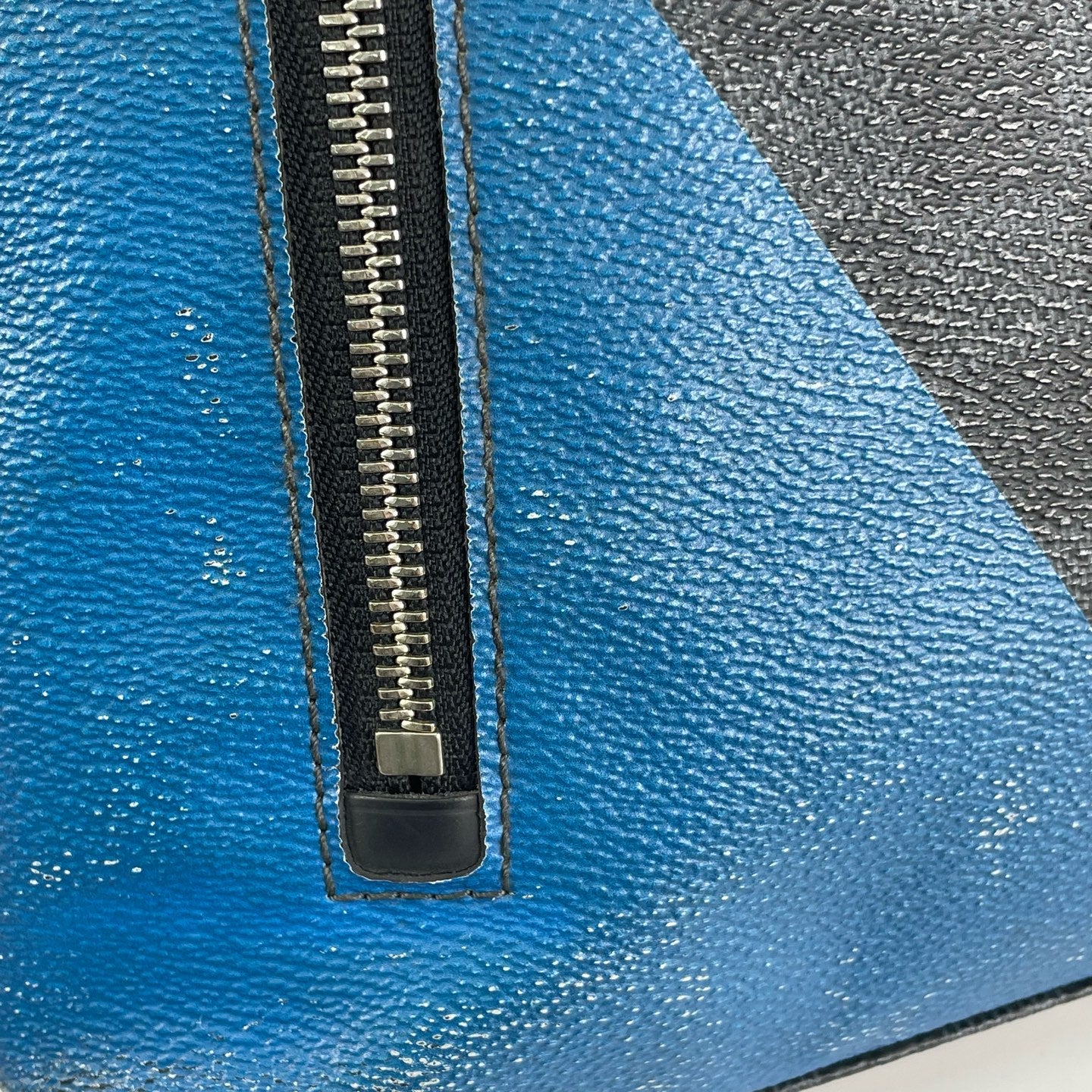 Louis Vuitton Messenger Bag