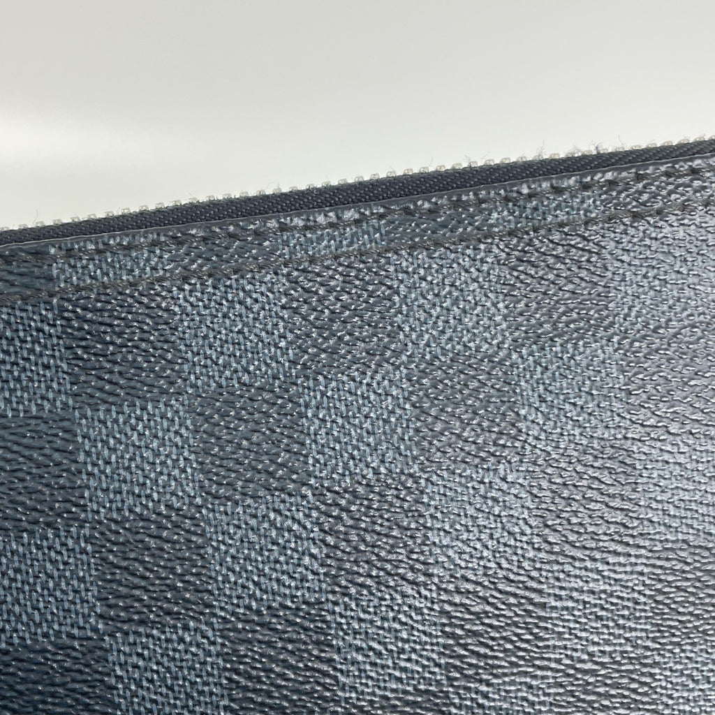 Louis Vuitton Messenger Bag