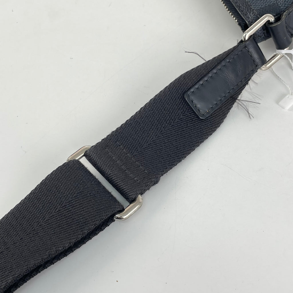 Louis Vuitton Messenger Bag