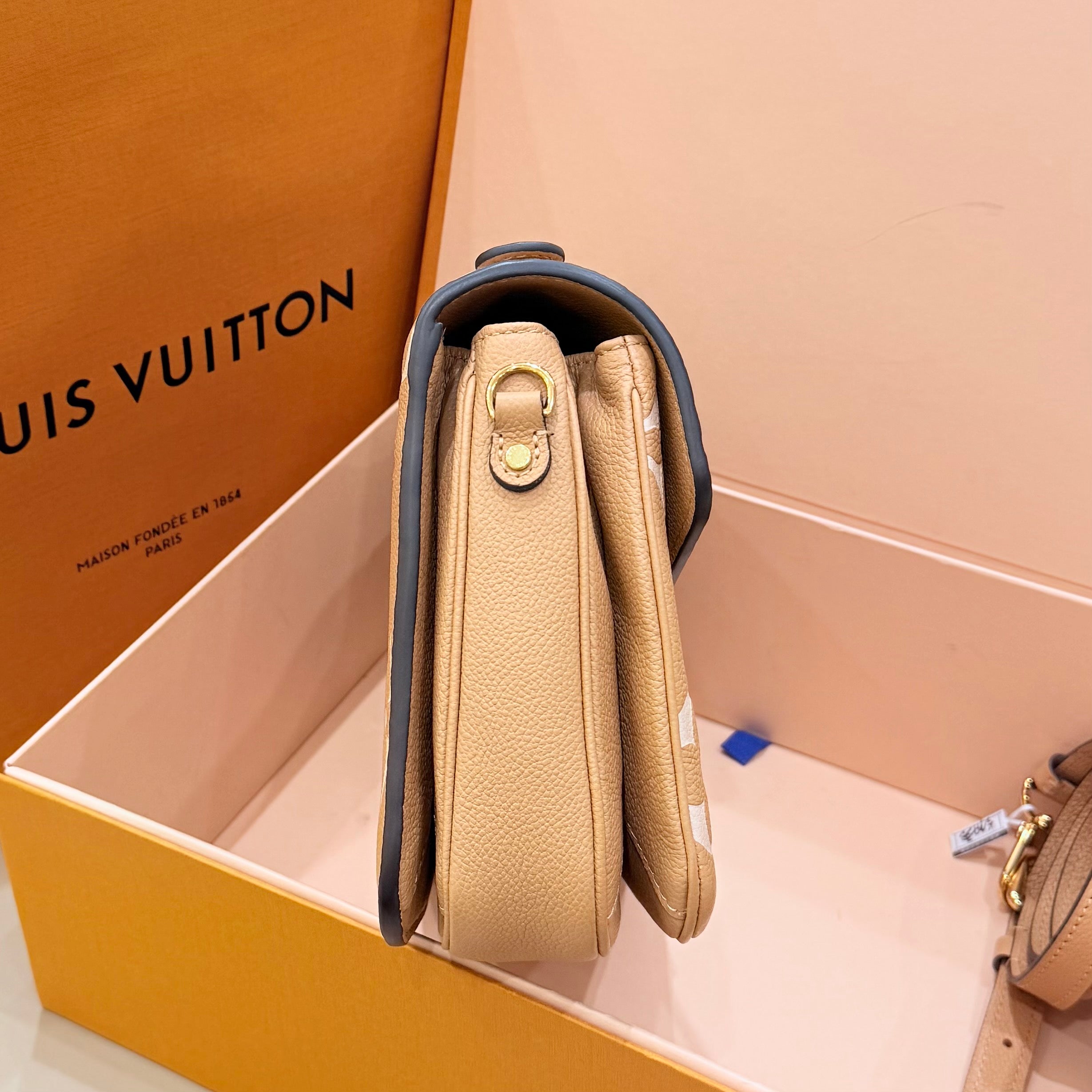 Louis Vuitton Pochette Métis Messenger Bag 25 x 19 x 7 M45773