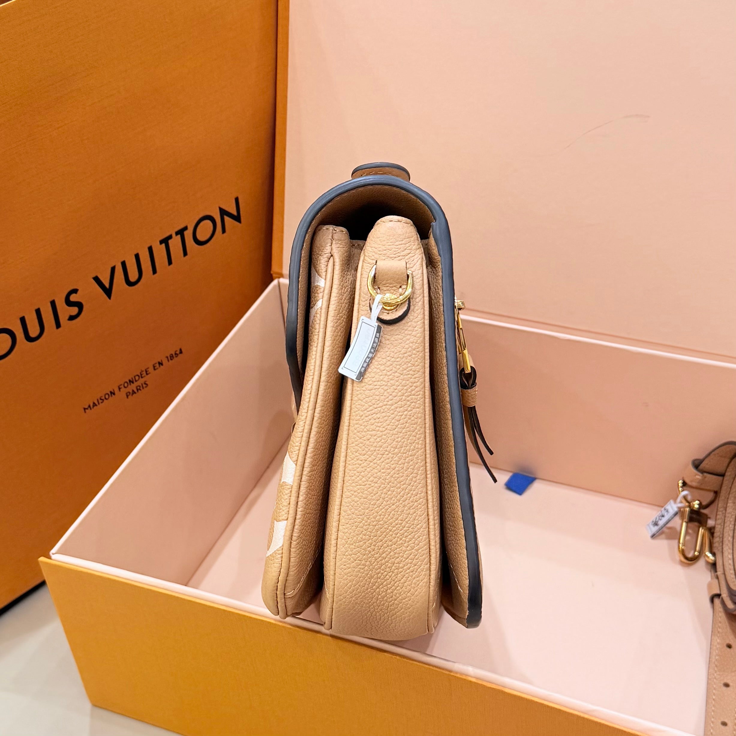 Louis Vuitton Pochette Métis Messenger Bag 25 x 19 x 7 M45773