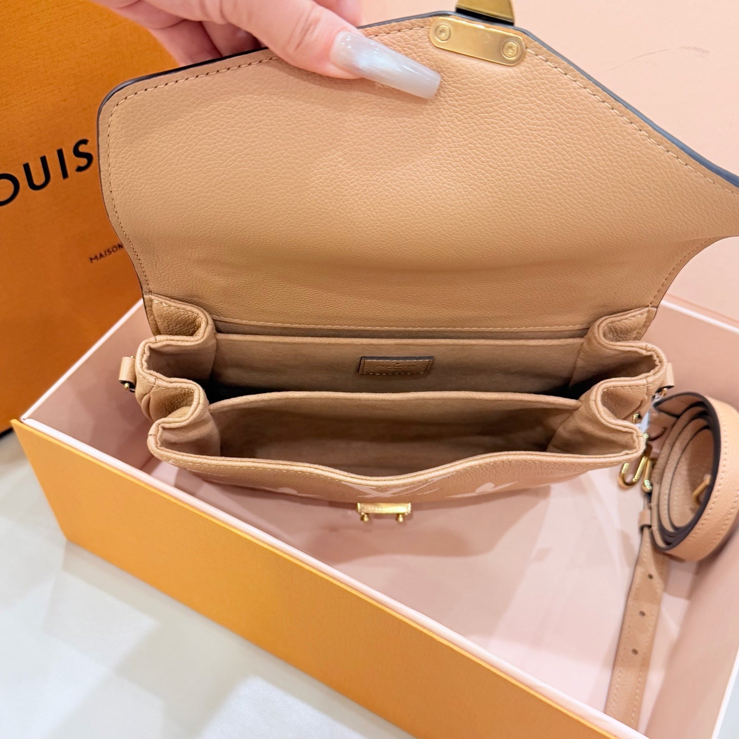 Louis Vuitton Pochette Métis Messenger Bag 25 x 19 x 7 M45773