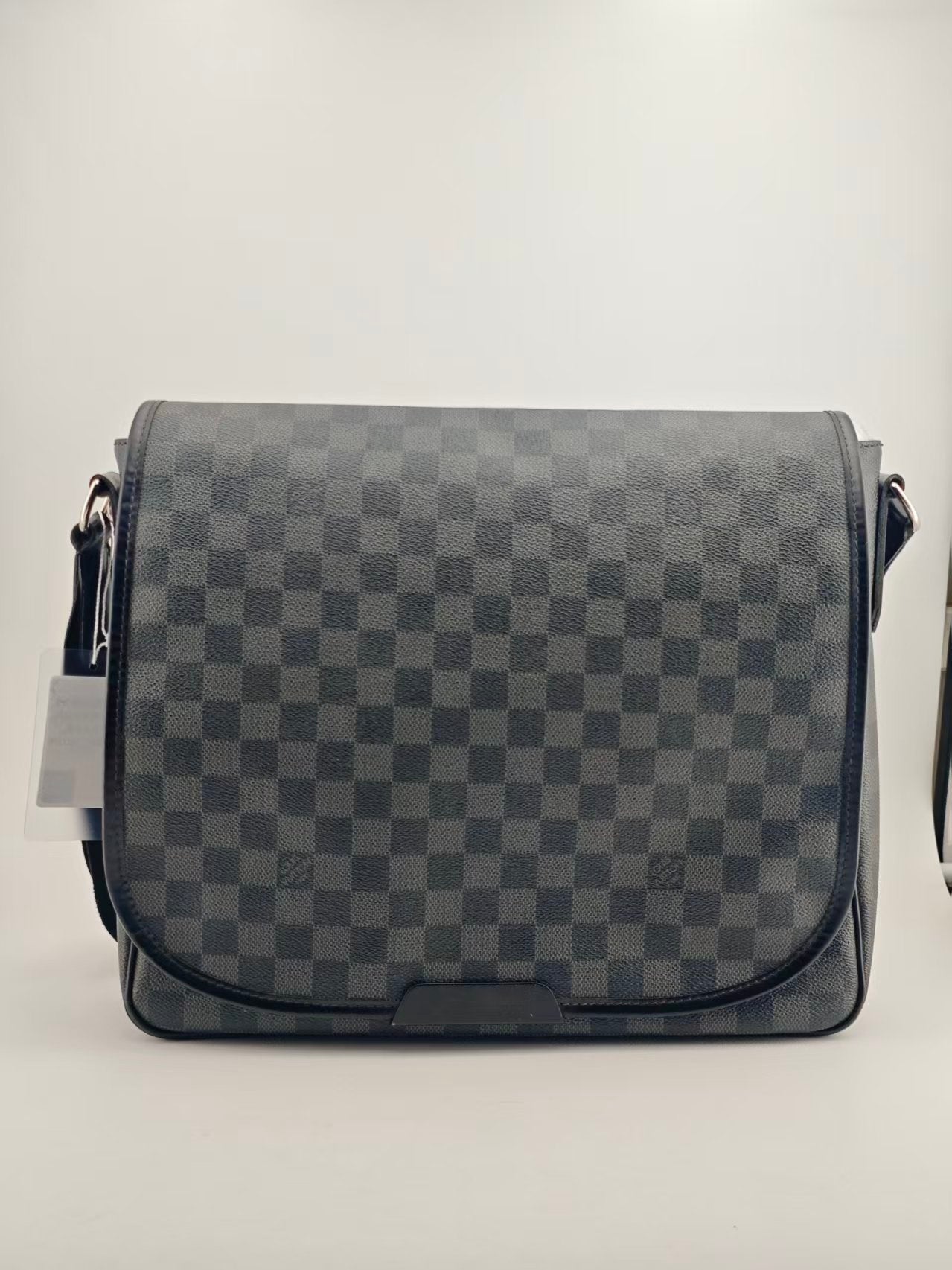 Louis Vuitton Messenger Bag