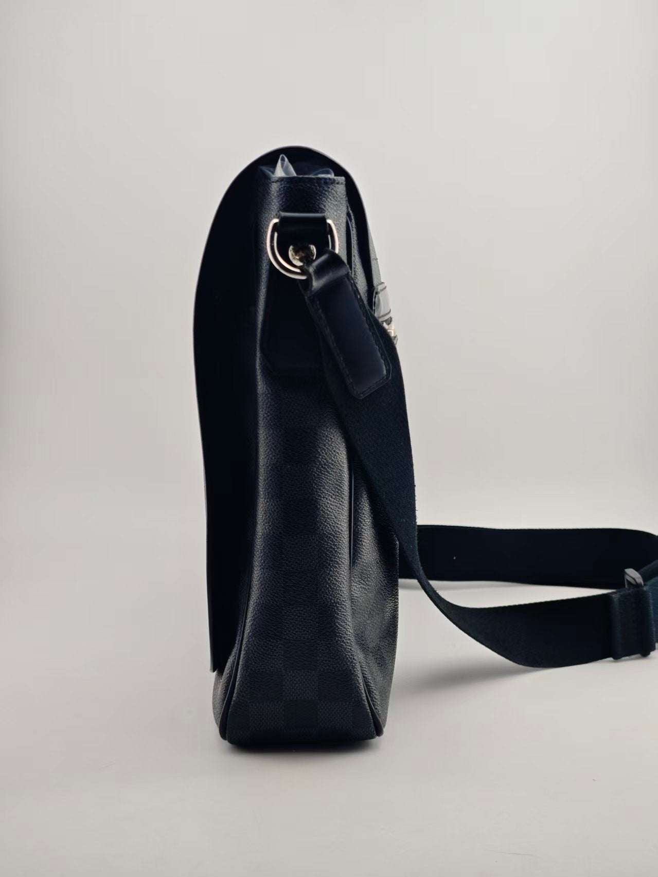 Louis Vuitton Messenger Bag