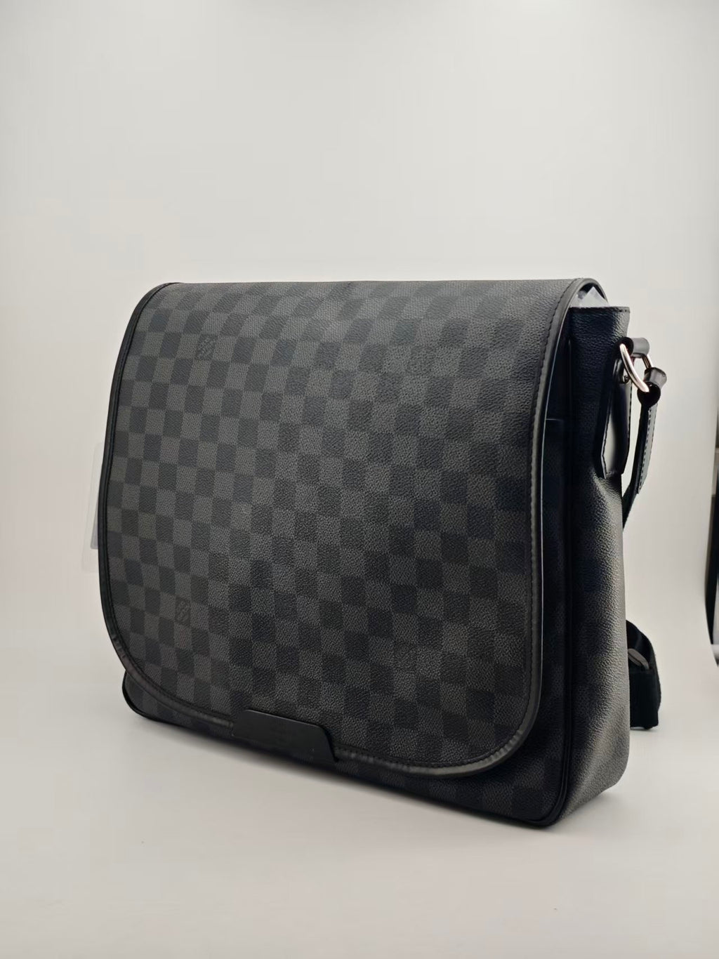 Louis Vuitton Messenger Bag
