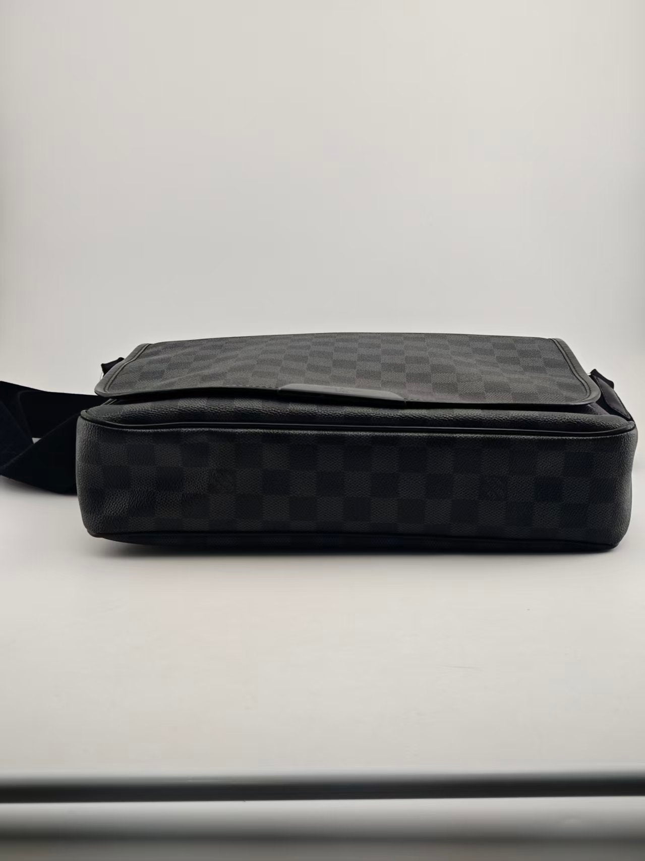 Louis Vuitton Messenger Bag