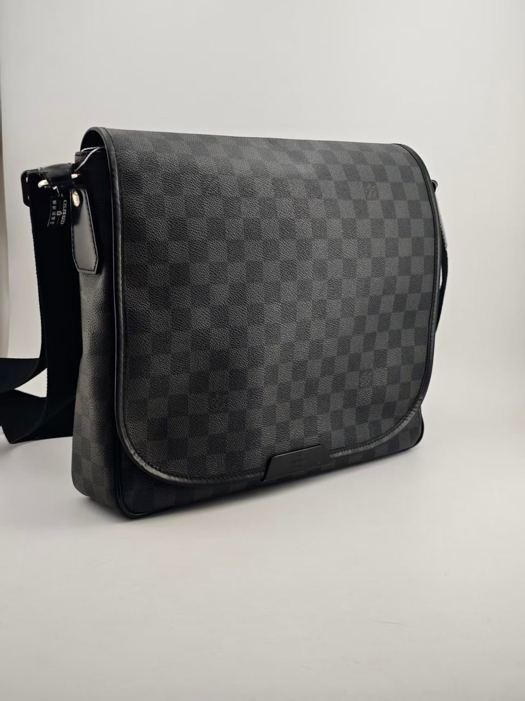 Louis Vuitton Messenger Bag