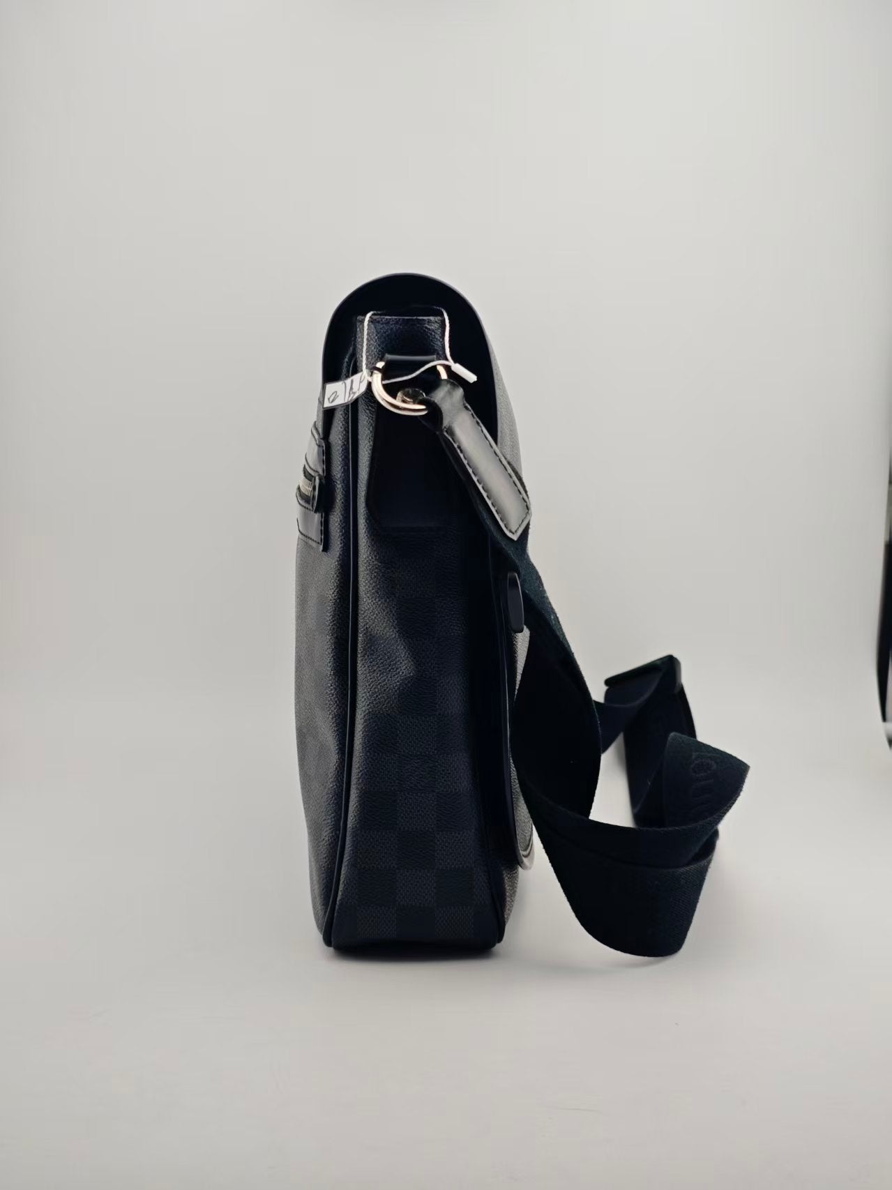 Louis Vuitton Messenger Bag