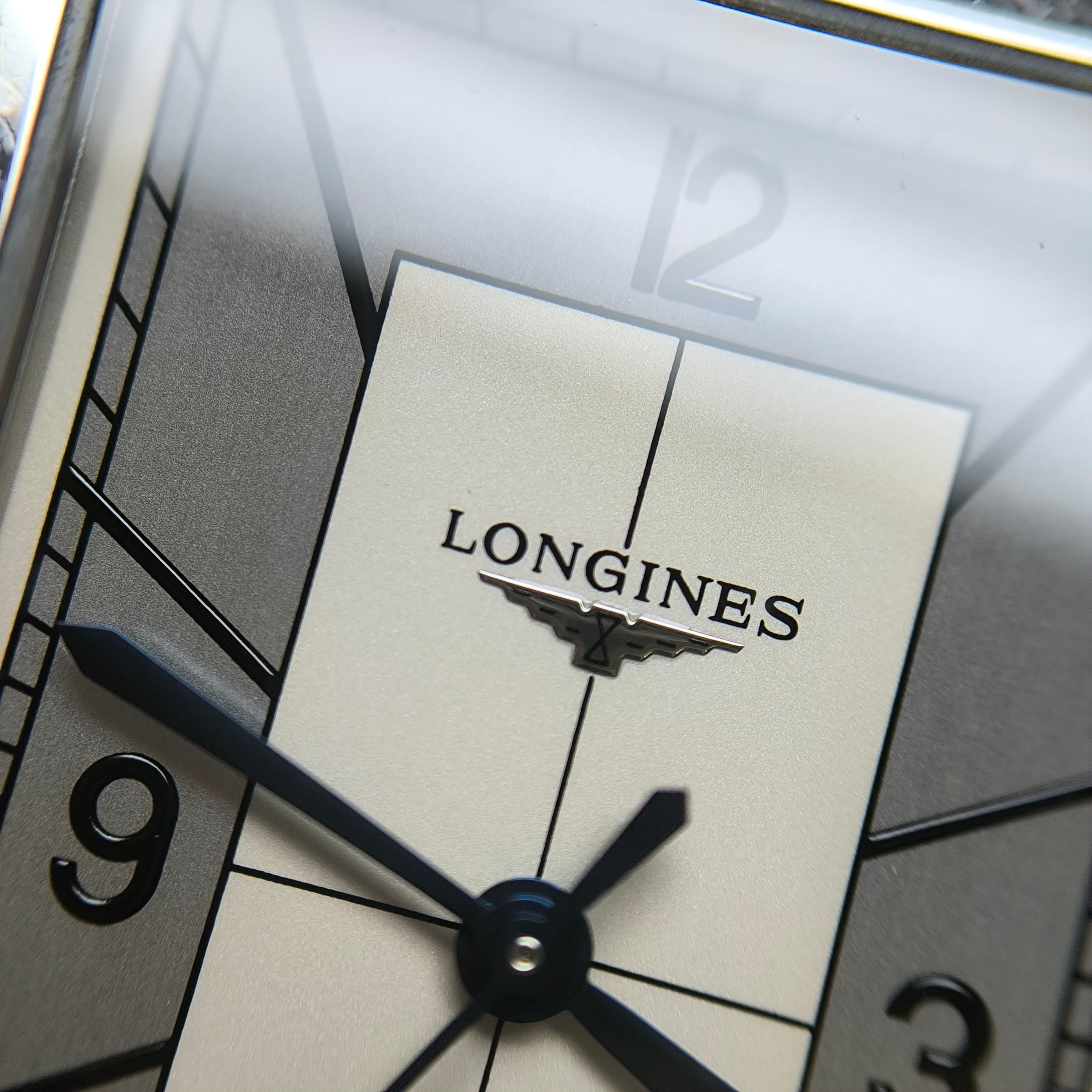 Longines Longines Dolcevita Collection 27.70X43.80mm L5.757.4.73.8