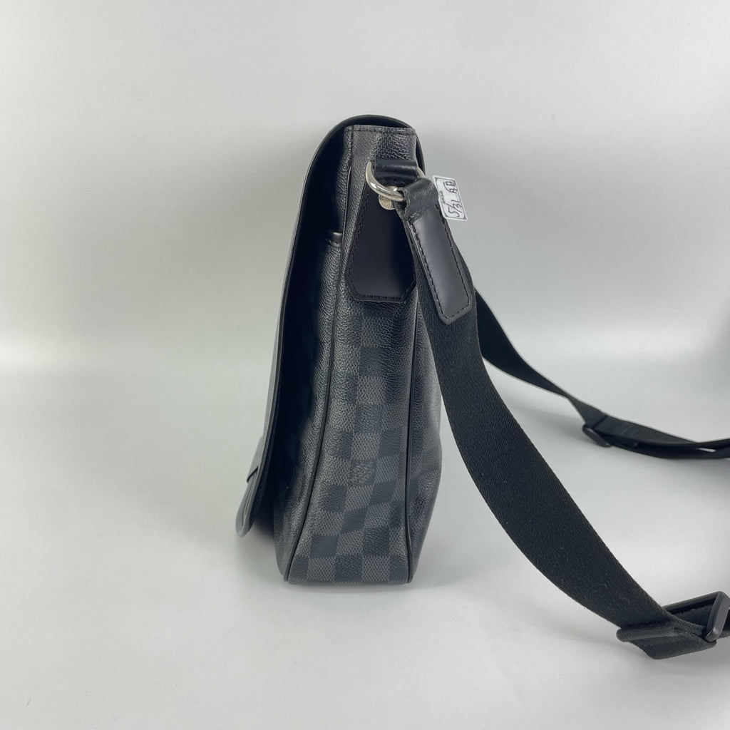 Louis Vuitton Messenger Bag