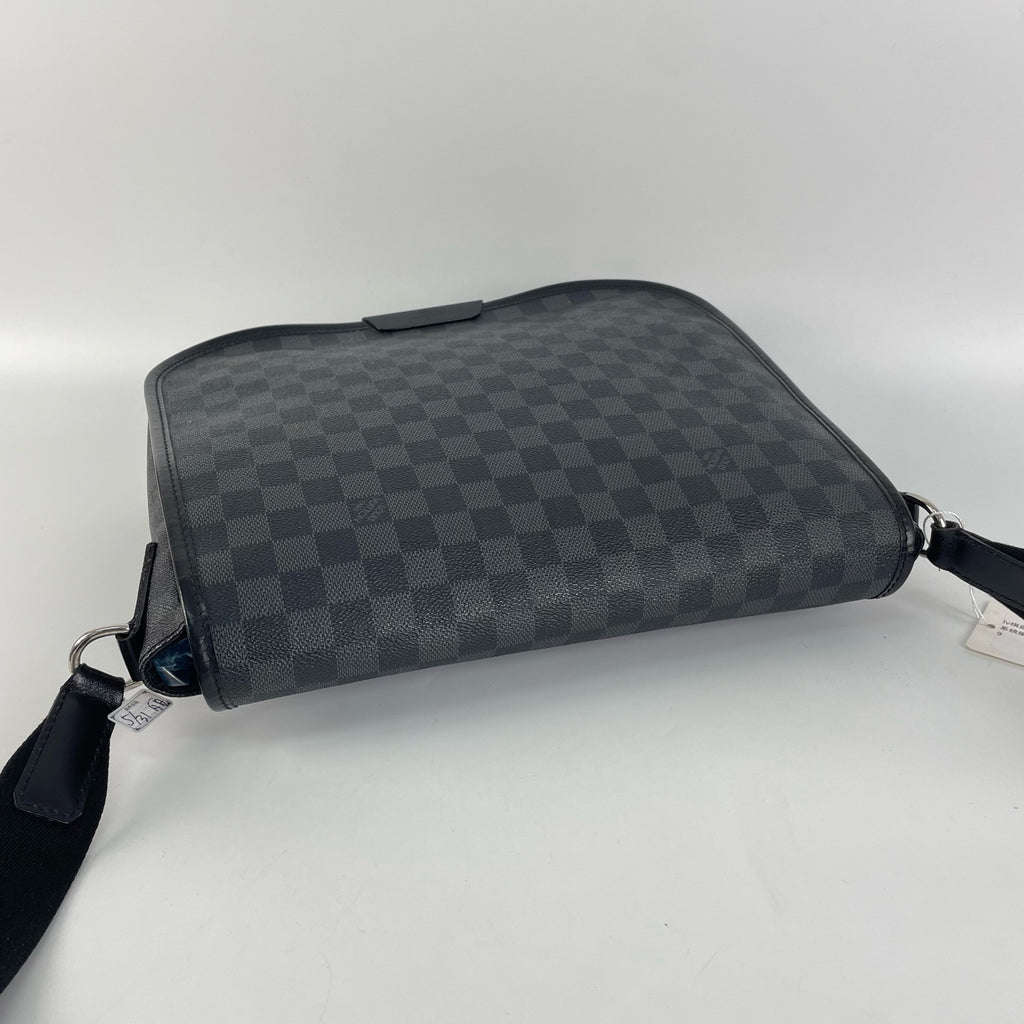 Louis Vuitton Messenger Bag