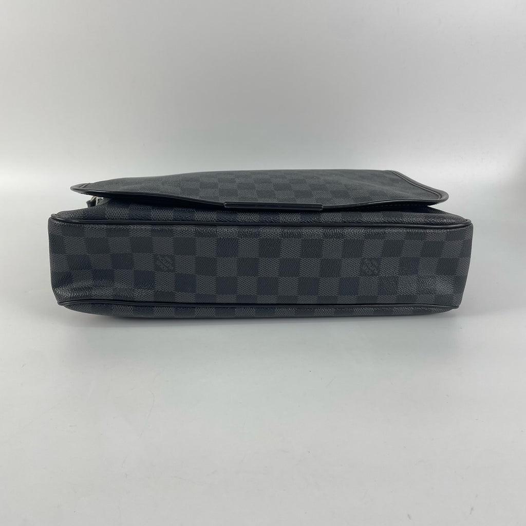 Louis Vuitton Messenger Bag
