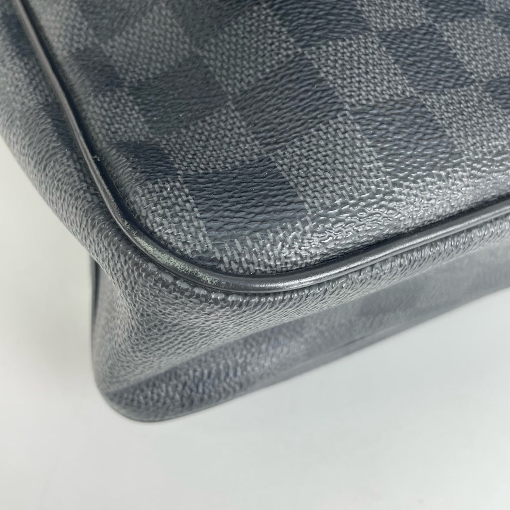 Louis Vuitton Messenger Bag