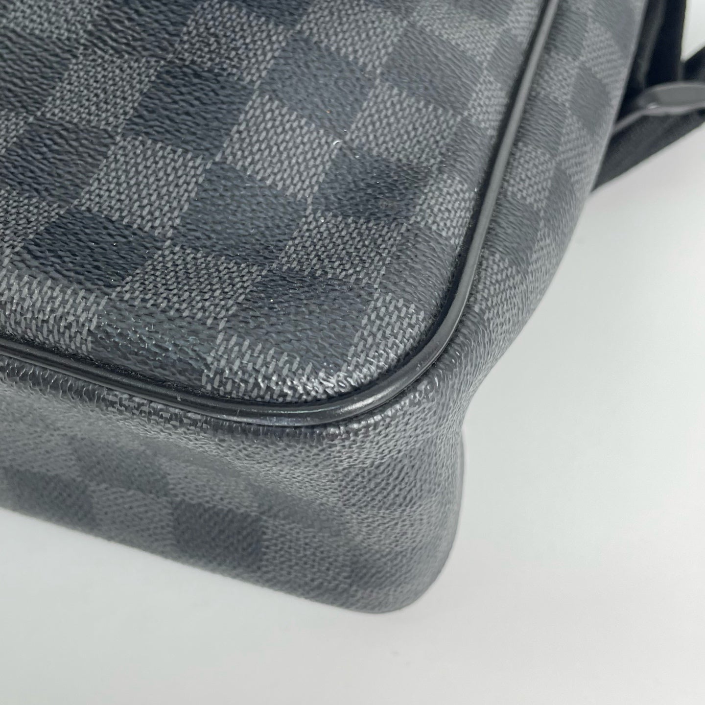Louis Vuitton Messenger Bag