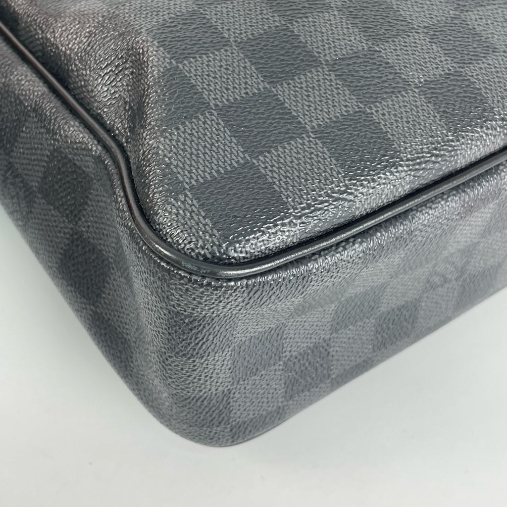 Louis Vuitton Messenger Bag