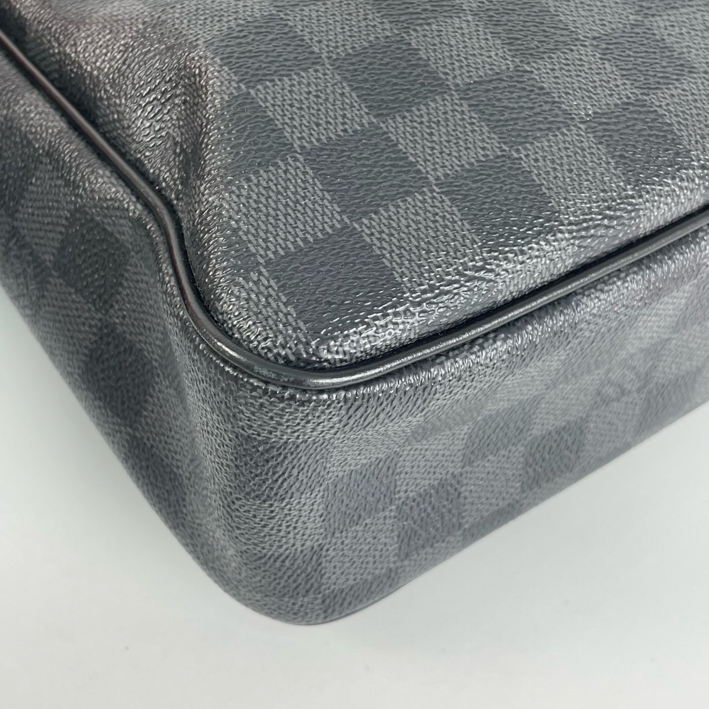 Louis Vuitton Messenger Bag