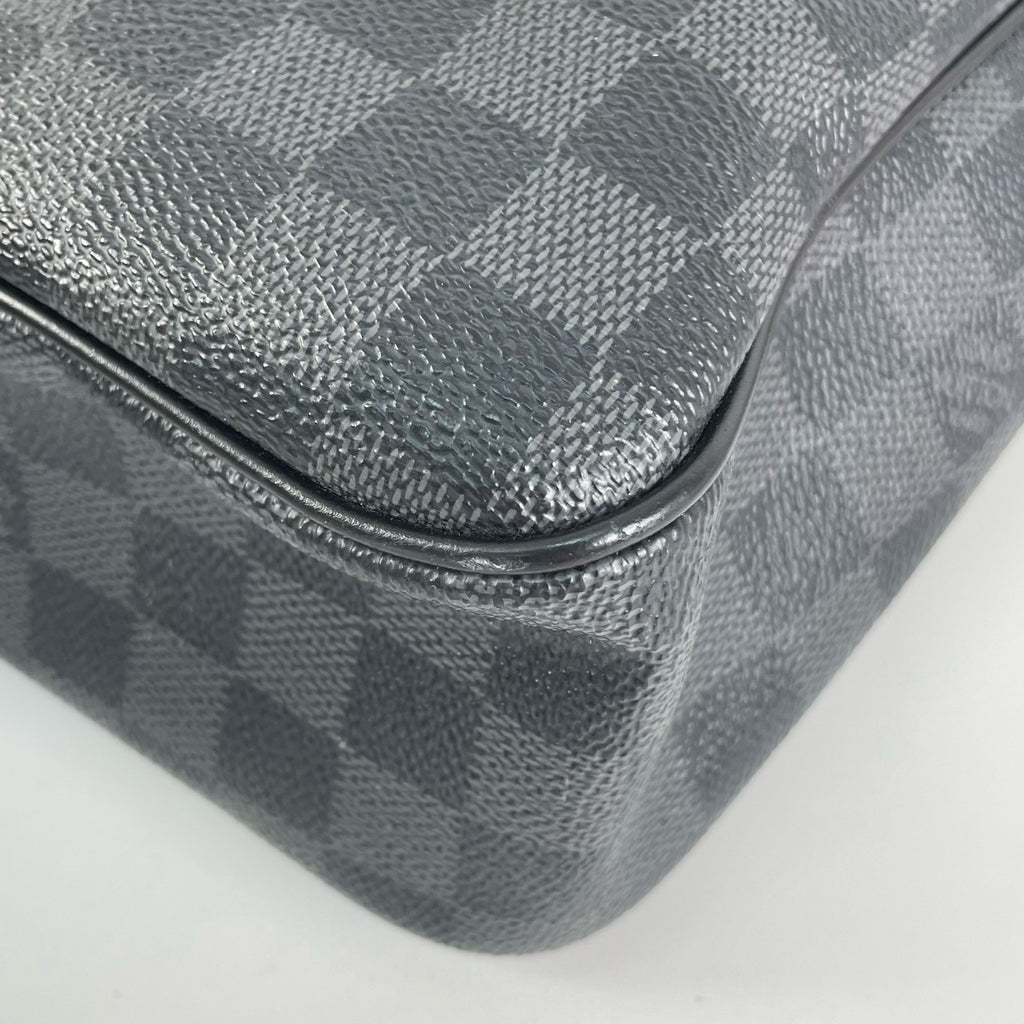 Louis Vuitton Messenger Bag
