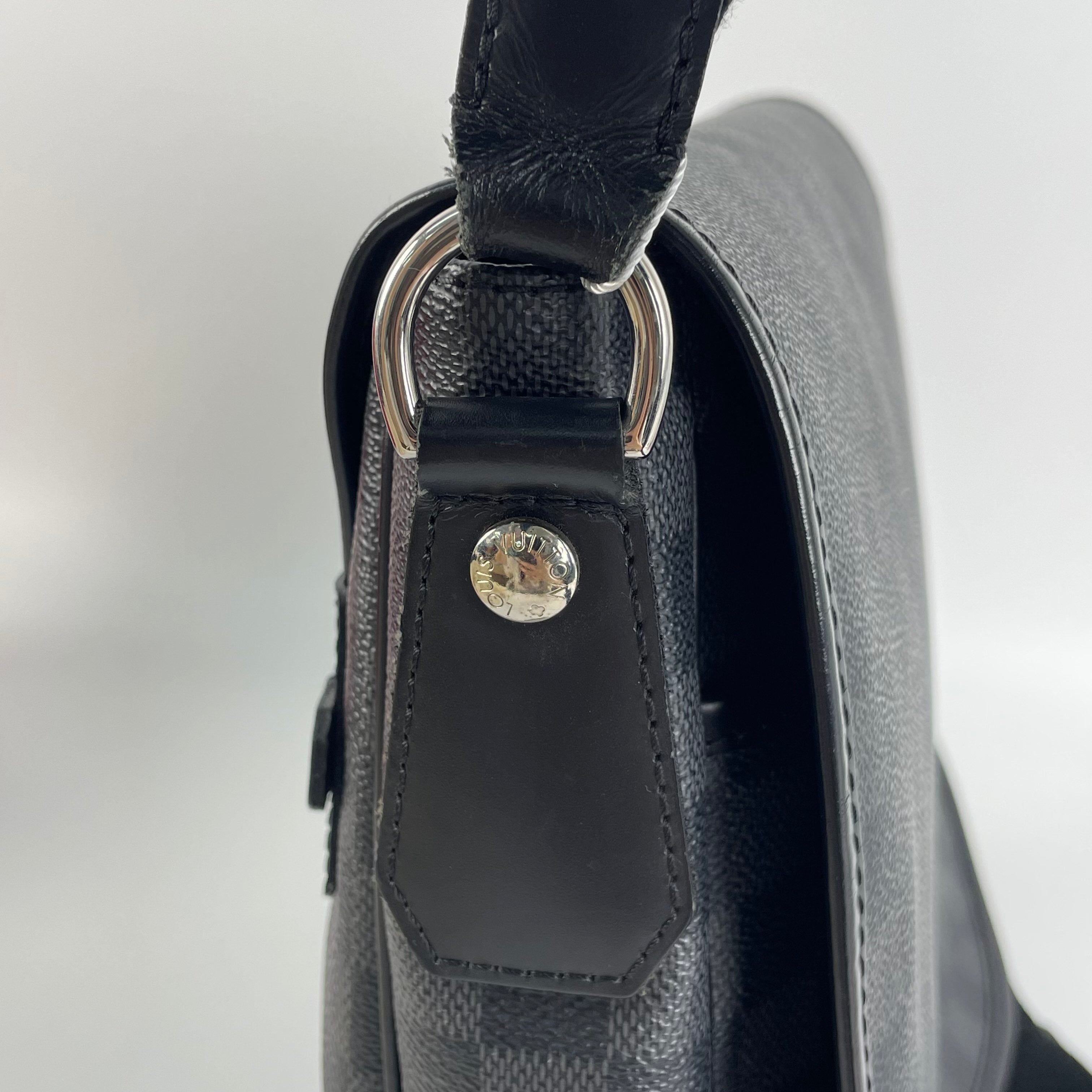 Louis Vuitton Messenger Bag