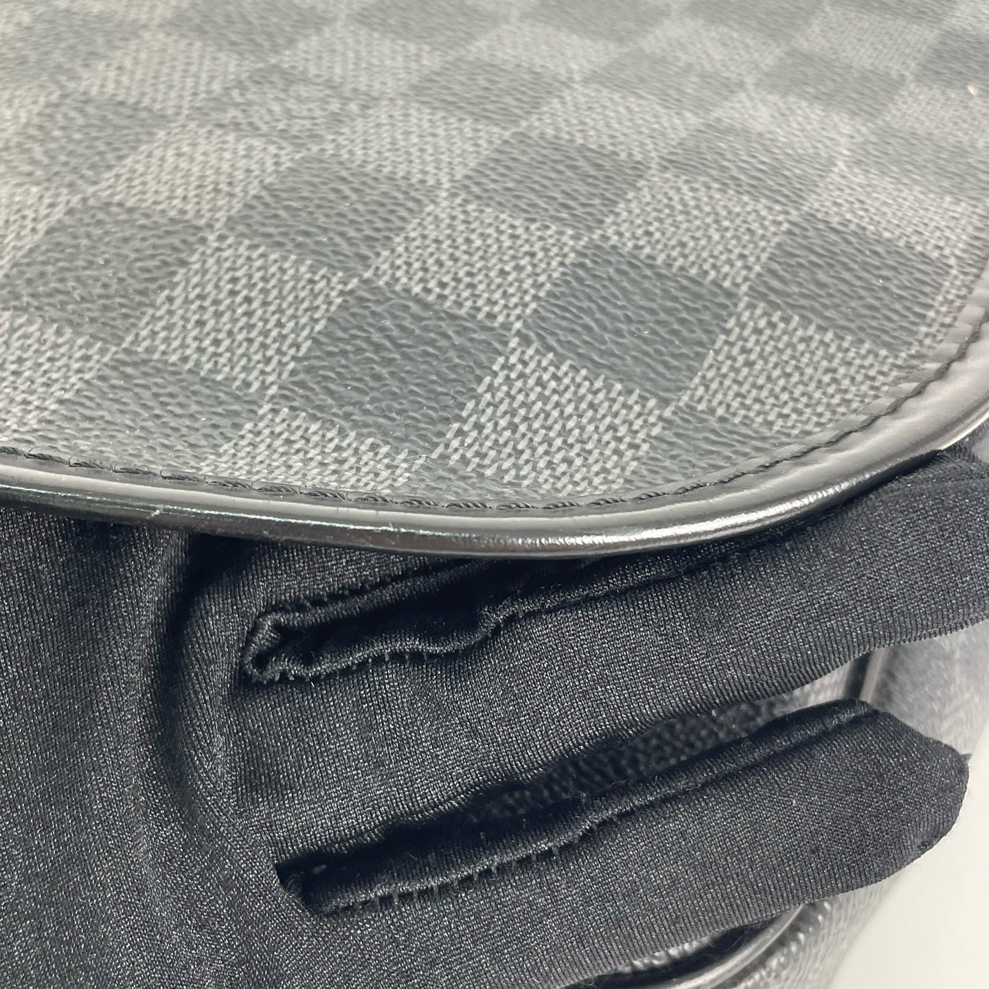Louis Vuitton Messenger Bag