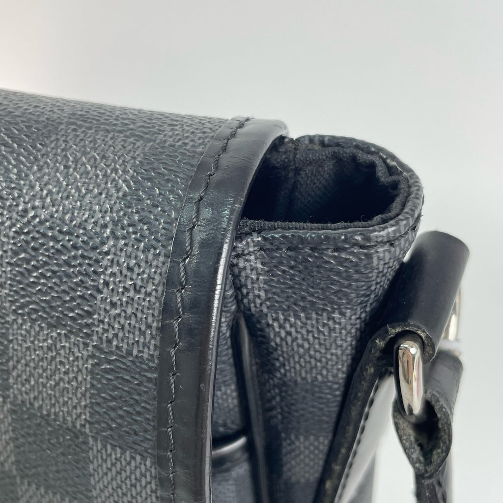 Louis Vuitton Messenger Bag