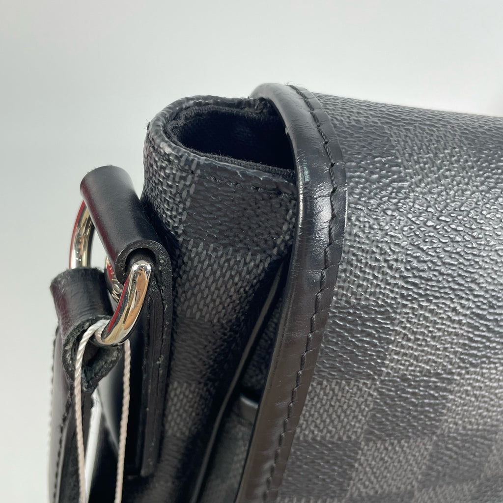 Louis Vuitton Messenger Bag