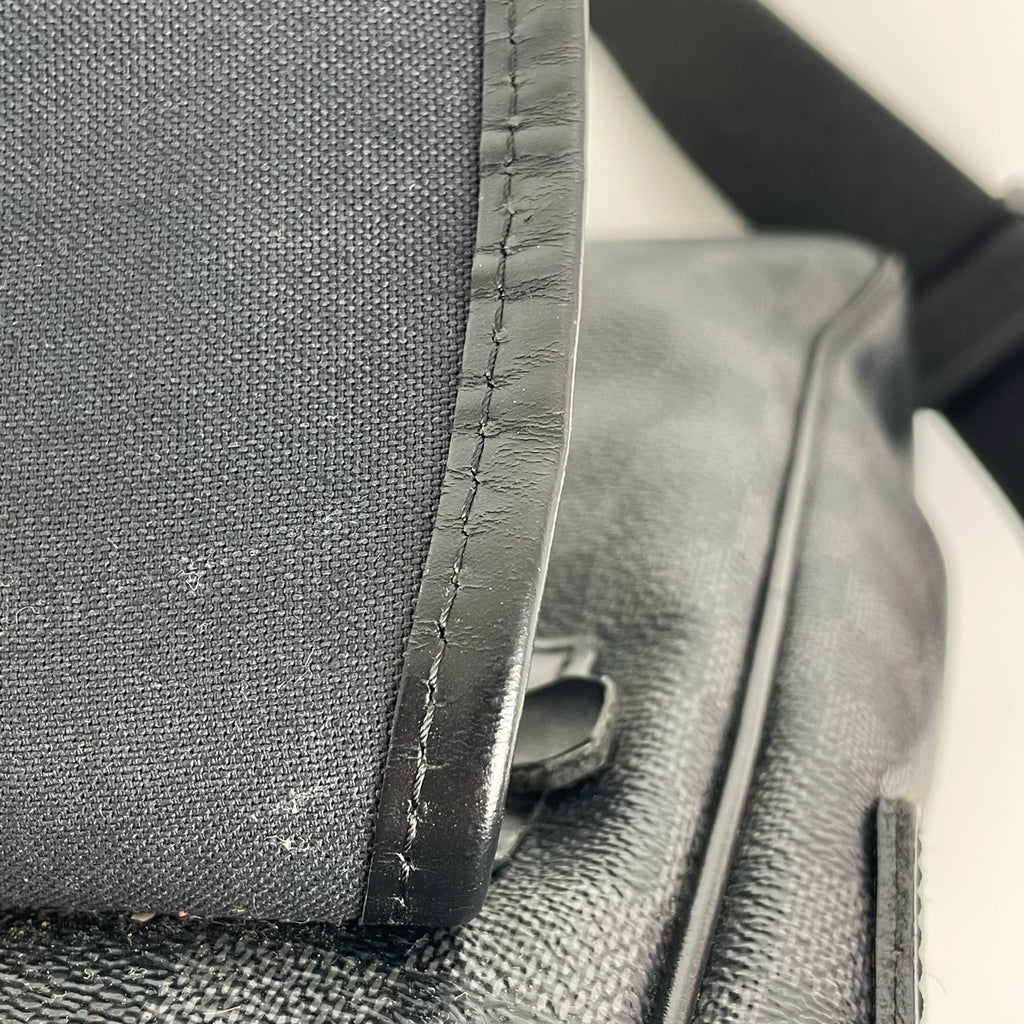 Louis Vuitton Messenger Bag