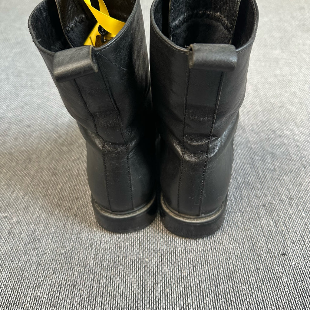 空白 Ankle boots