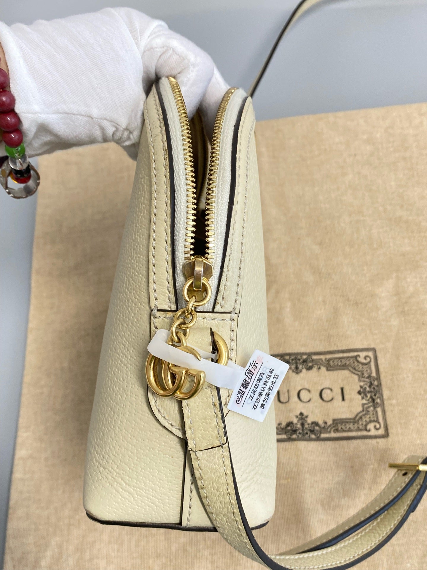 Gucci White 499621DJ2DG8454