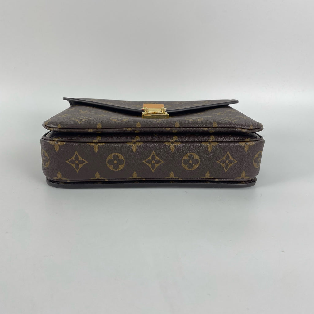 Louis Vuitton Messenger Bag