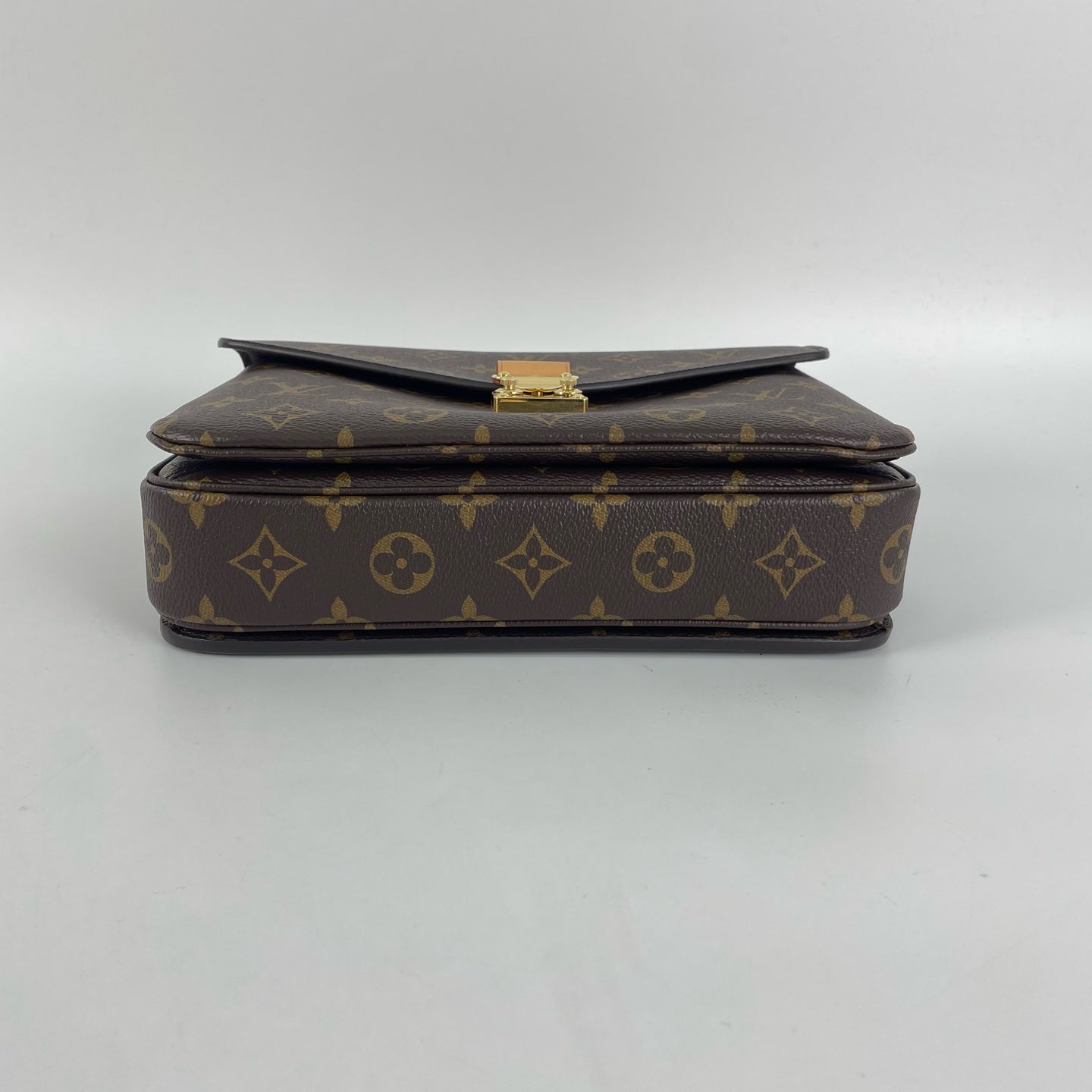 Louis Vuitton Messenger Bag