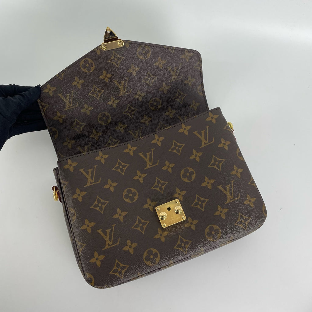 Louis Vuitton Messenger Bag