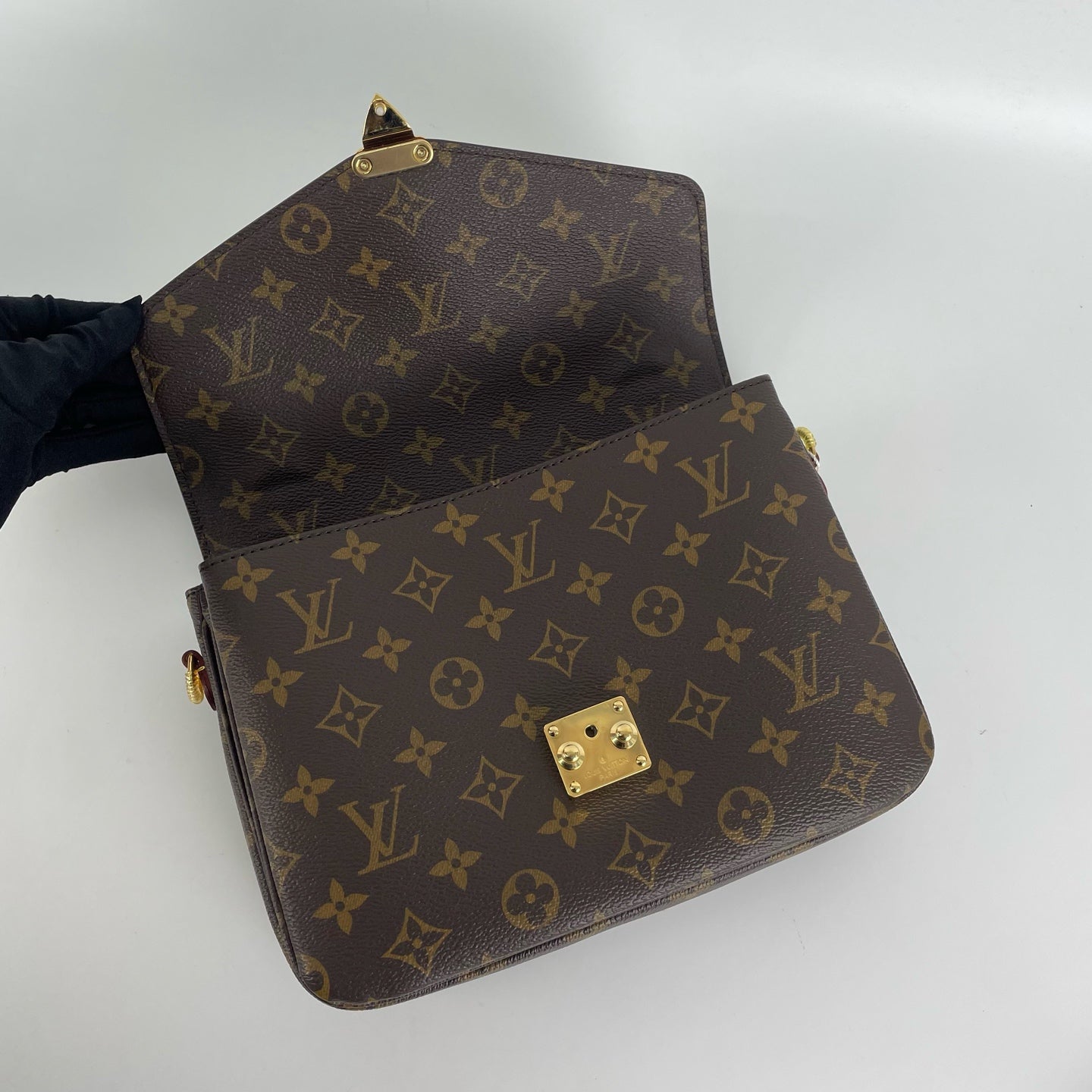 Louis Vuitton Messenger Bag