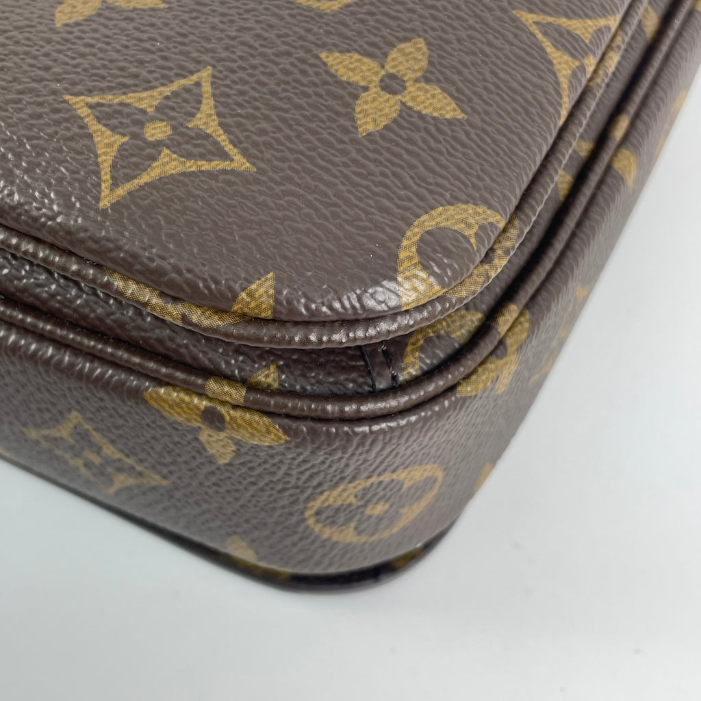 Louis Vuitton Messenger Bag