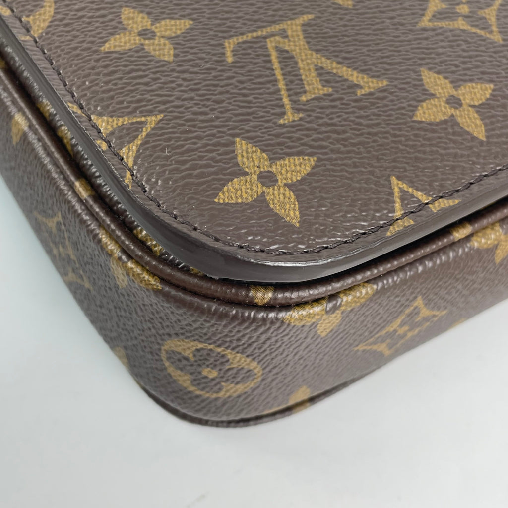 Louis Vuitton Messenger Bag