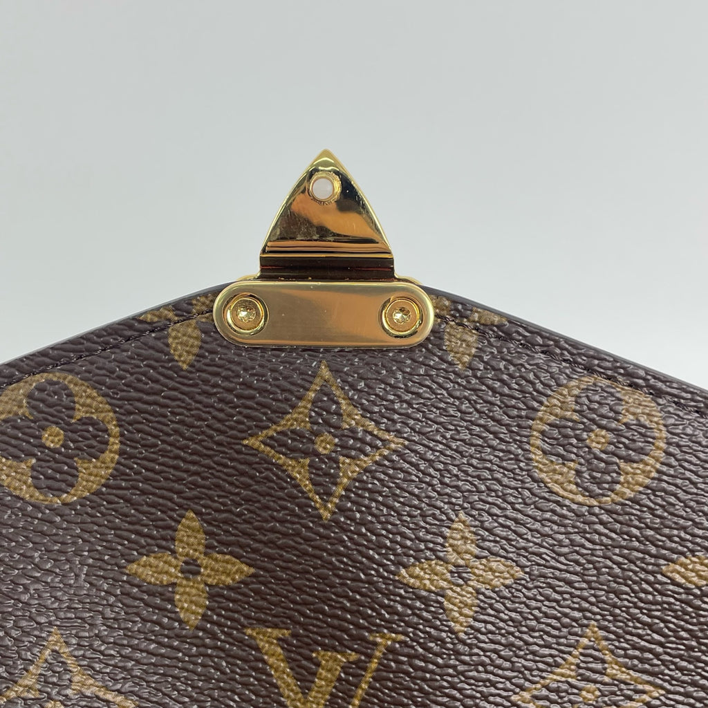 Louis Vuitton Messenger Bag