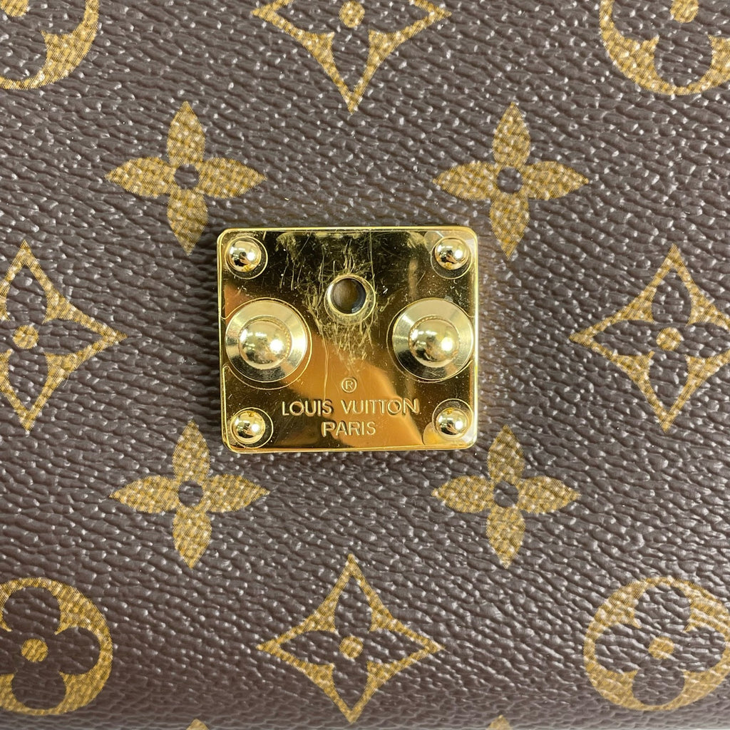 Louis Vuitton Messenger Bag
