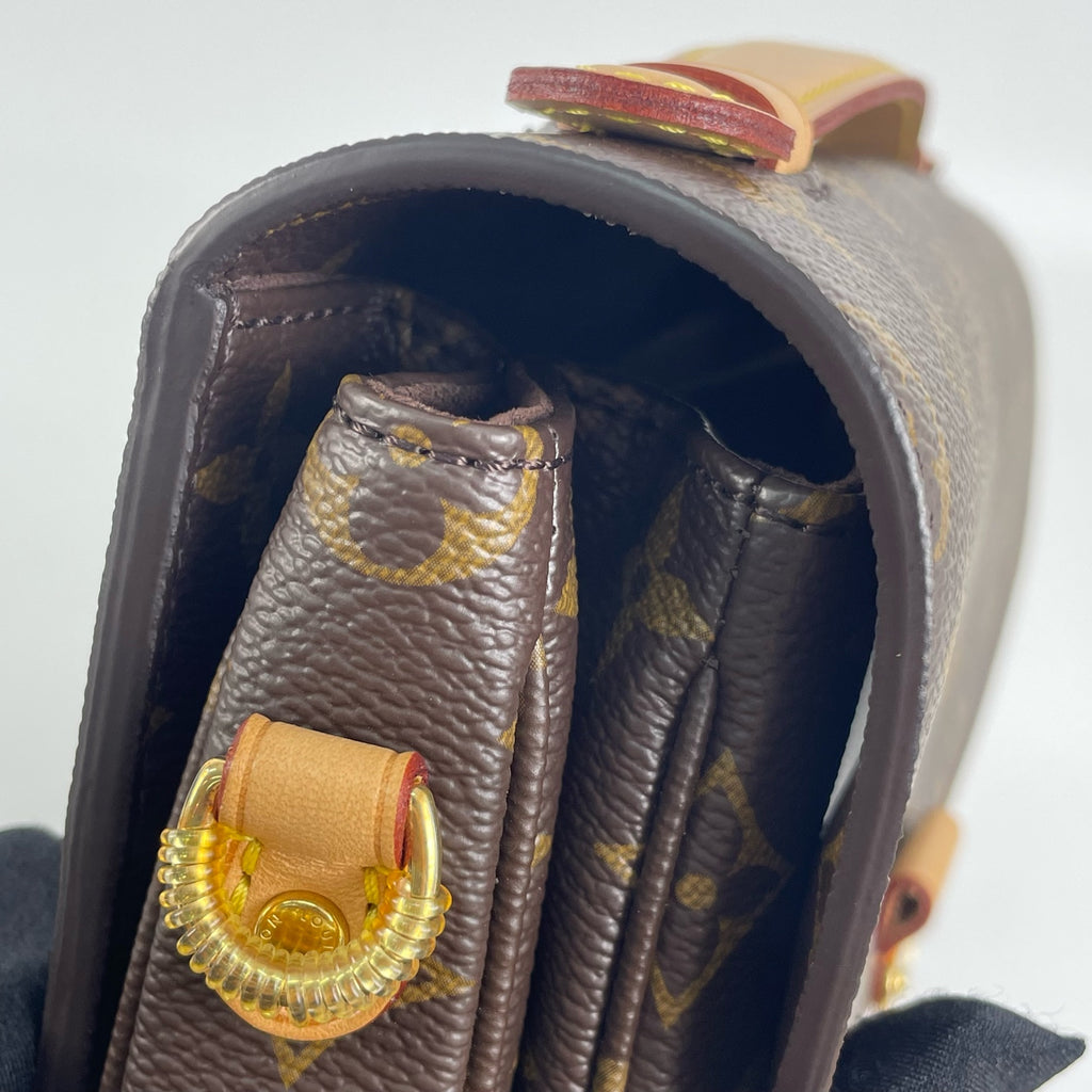 Louis Vuitton Messenger Bag