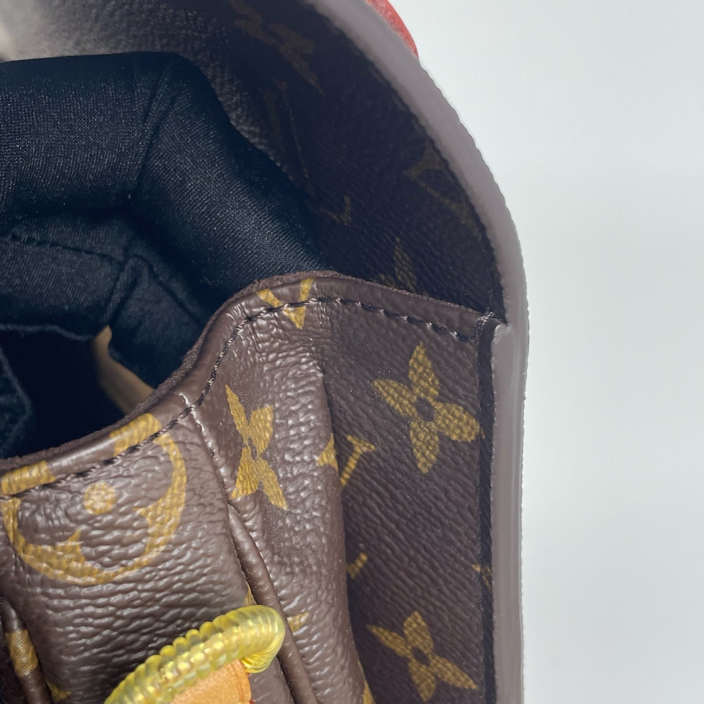 Louis Vuitton Messenger Bag