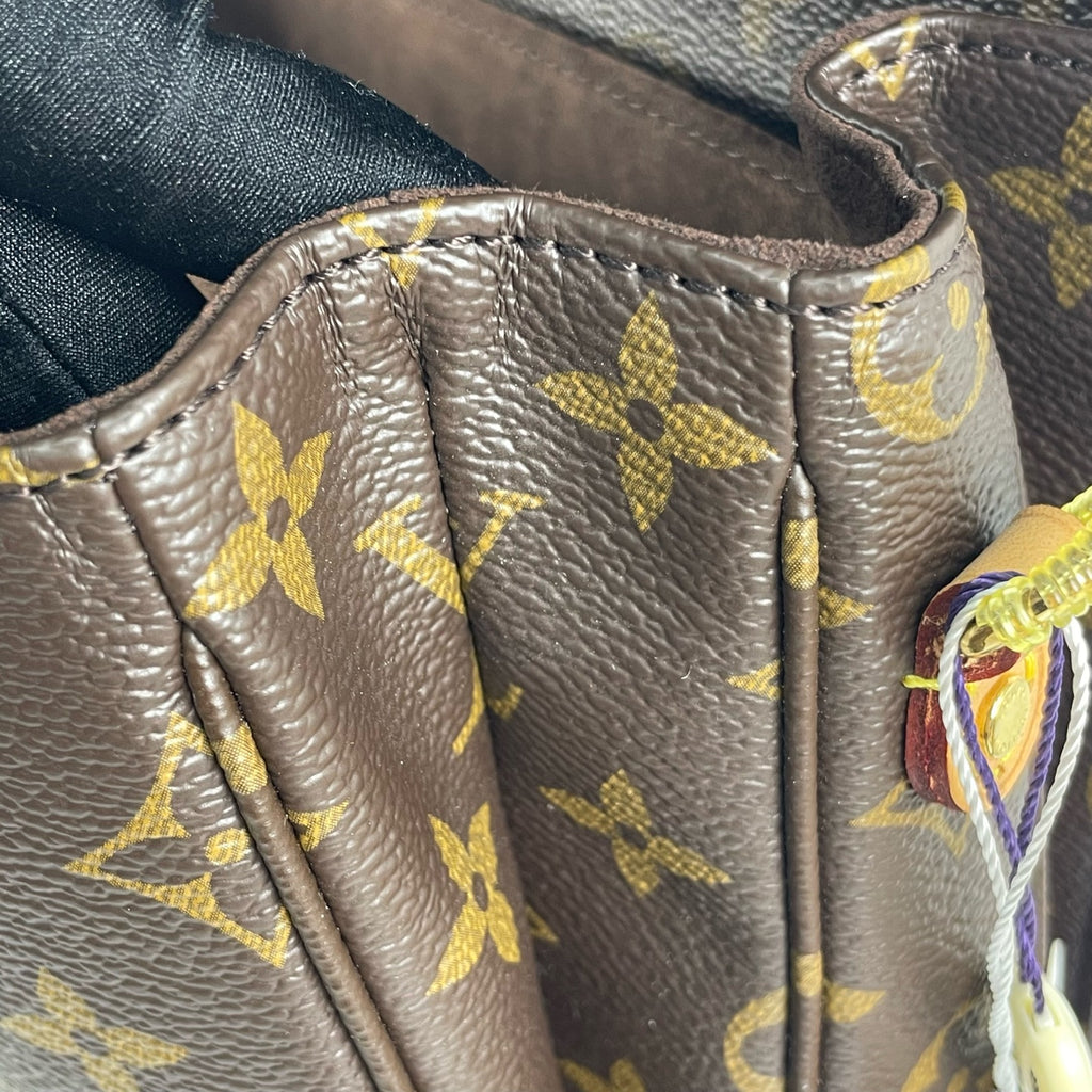Louis Vuitton Messenger Bag