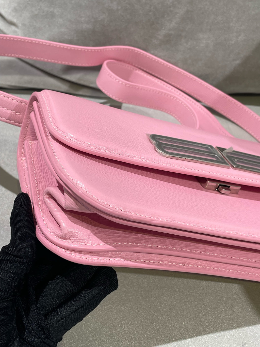 Balenciaga Pink Crossbody 674695-2101Q-5906