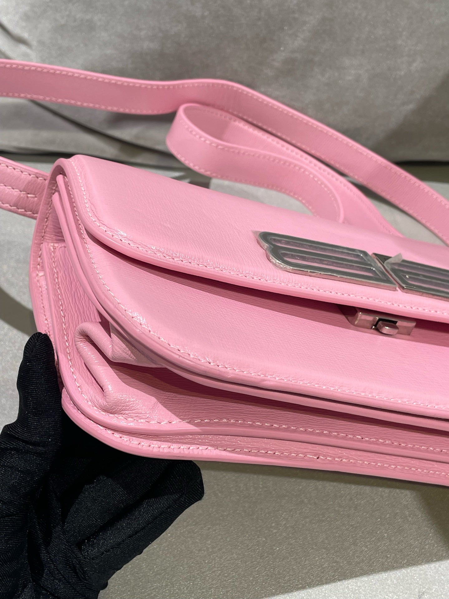 Balenciaga Pink Crossbody 674695-2101Q-5906
