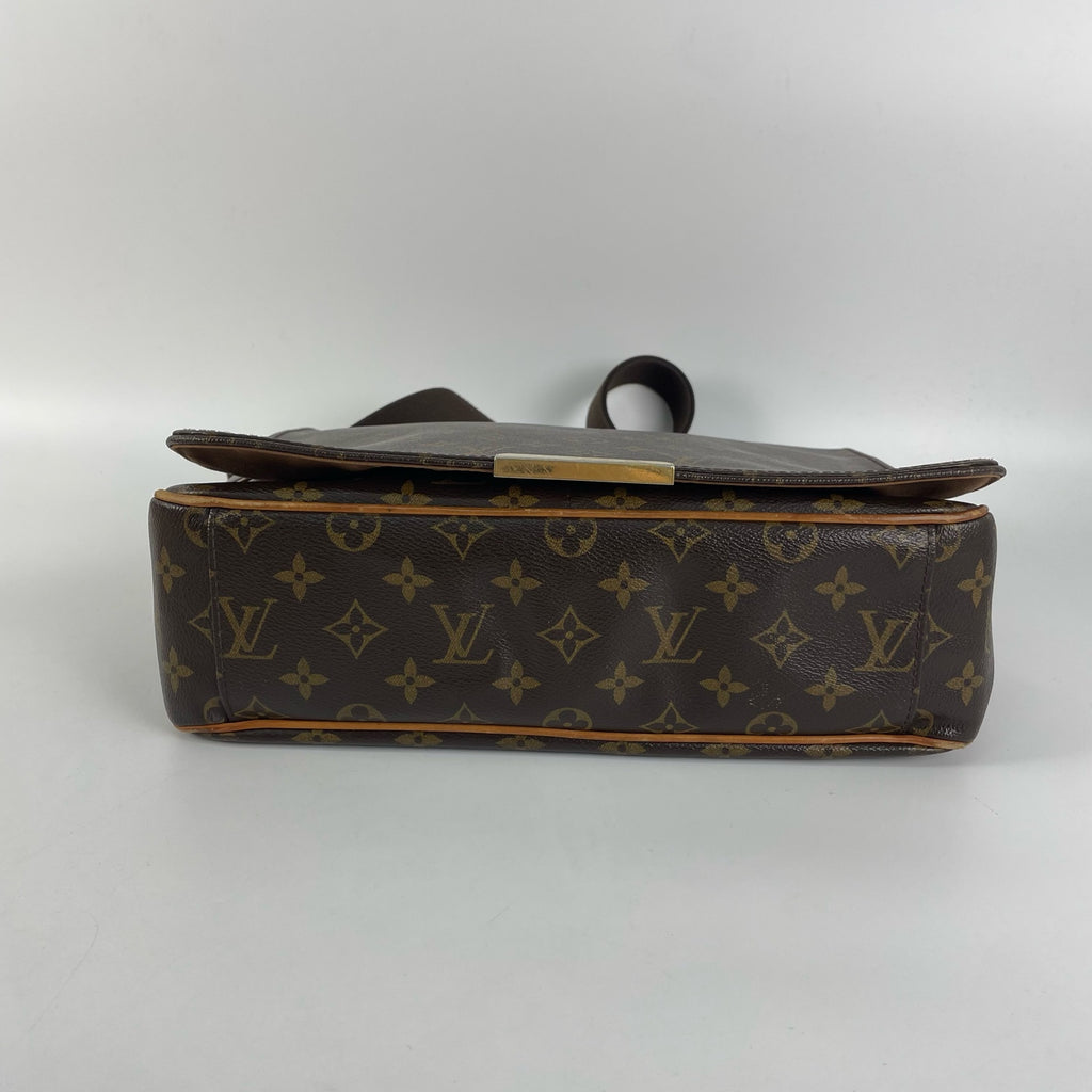 Louis Vuitton Canvas Messenger Bag