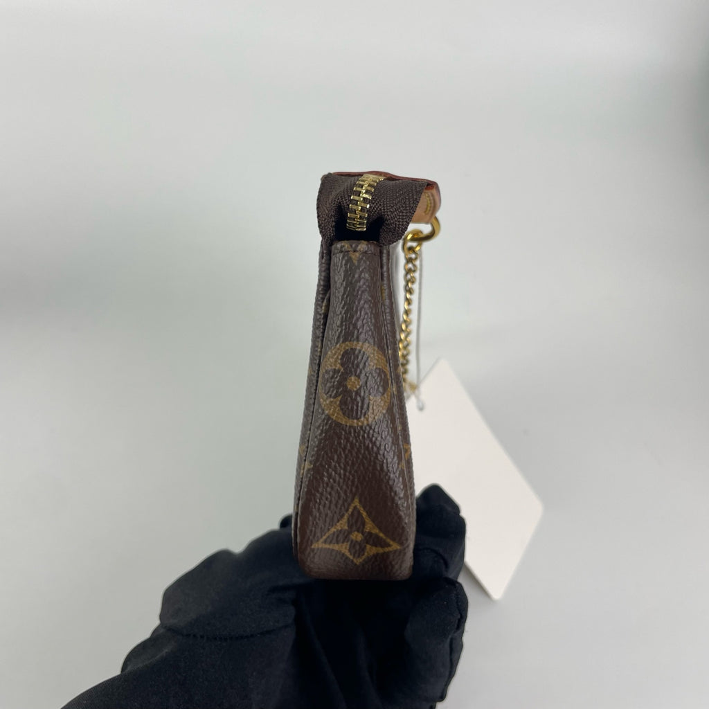 Louis Vuitton Clutch