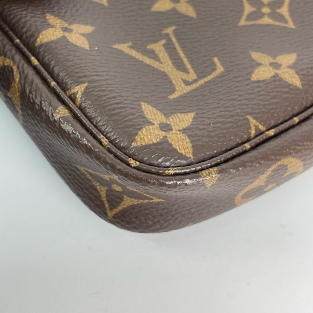 Louis Vuitton Clutch