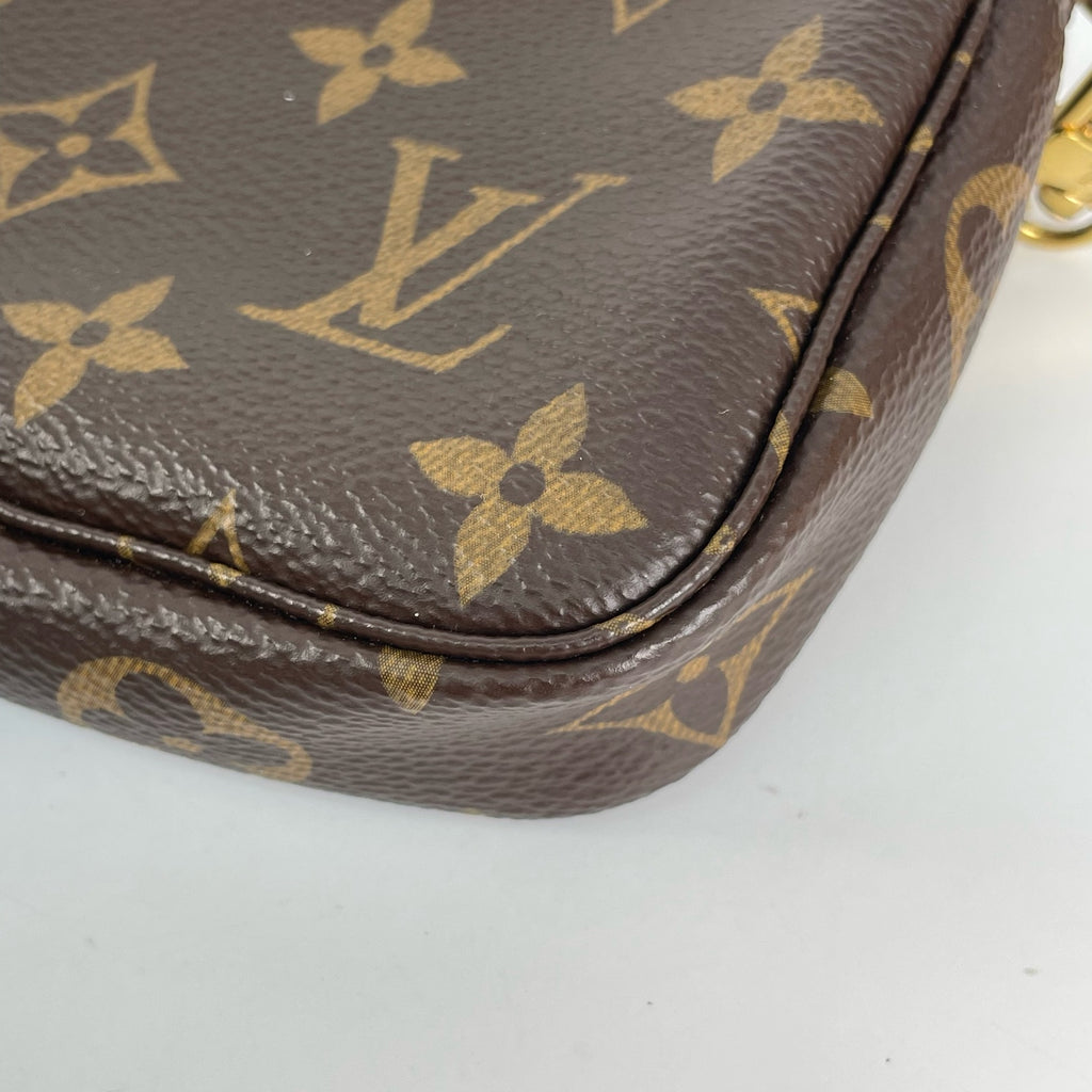 Louis Vuitton Clutch